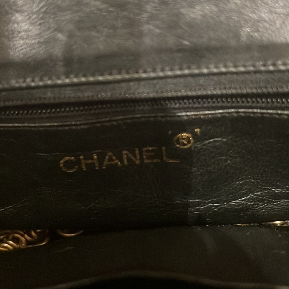 100% Vintage Chanel Clutch with original chain. Can be worn crossbody. - Picture 5 of 14